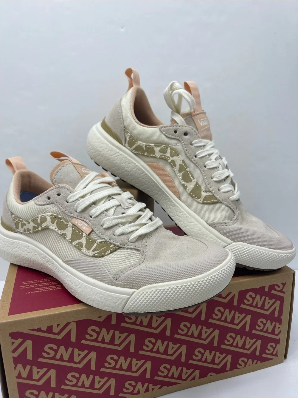 Vans WMNS Ultrarange Exo Se
Groovy Floral Khaki
VN0A4UWMKHK Sneakers - Picture 4 of 16